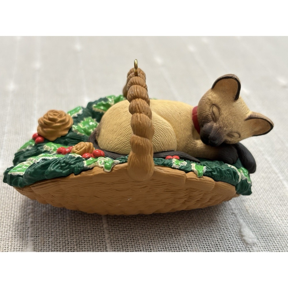 Vintage Hallmark Keepsake Ornament Siamese Cat Naps 3rd in Series 1996